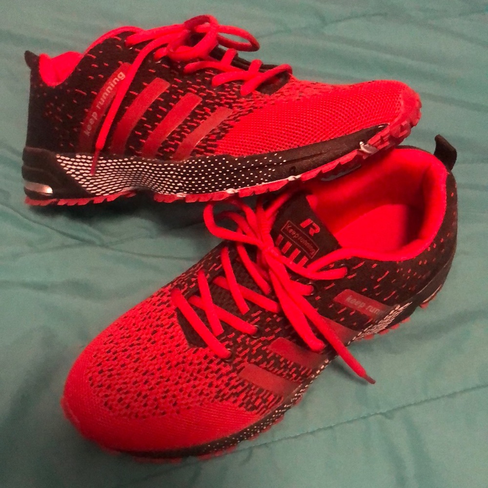 New, Size 8.5, black and red running shoes